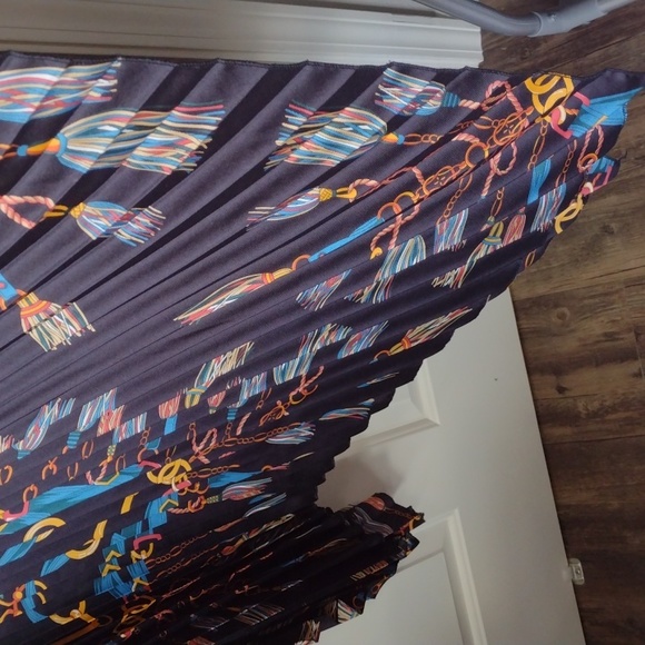 Blogger favorite! Zara pleated chain midi skirt - Picture 9 of 9